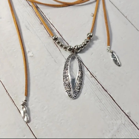 Jewelry - Bohemian Style Oval cutout Vintage pendant necklace